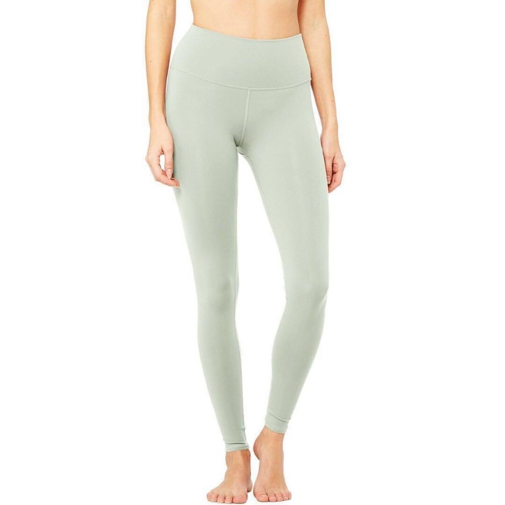 Alo Airbrush Dash Legging in Pistachio